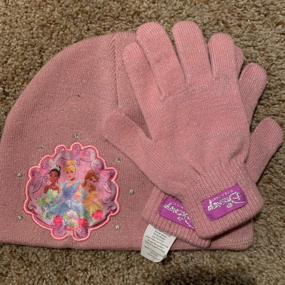 Disney princess gloves and hat set - Picture 1 of 1